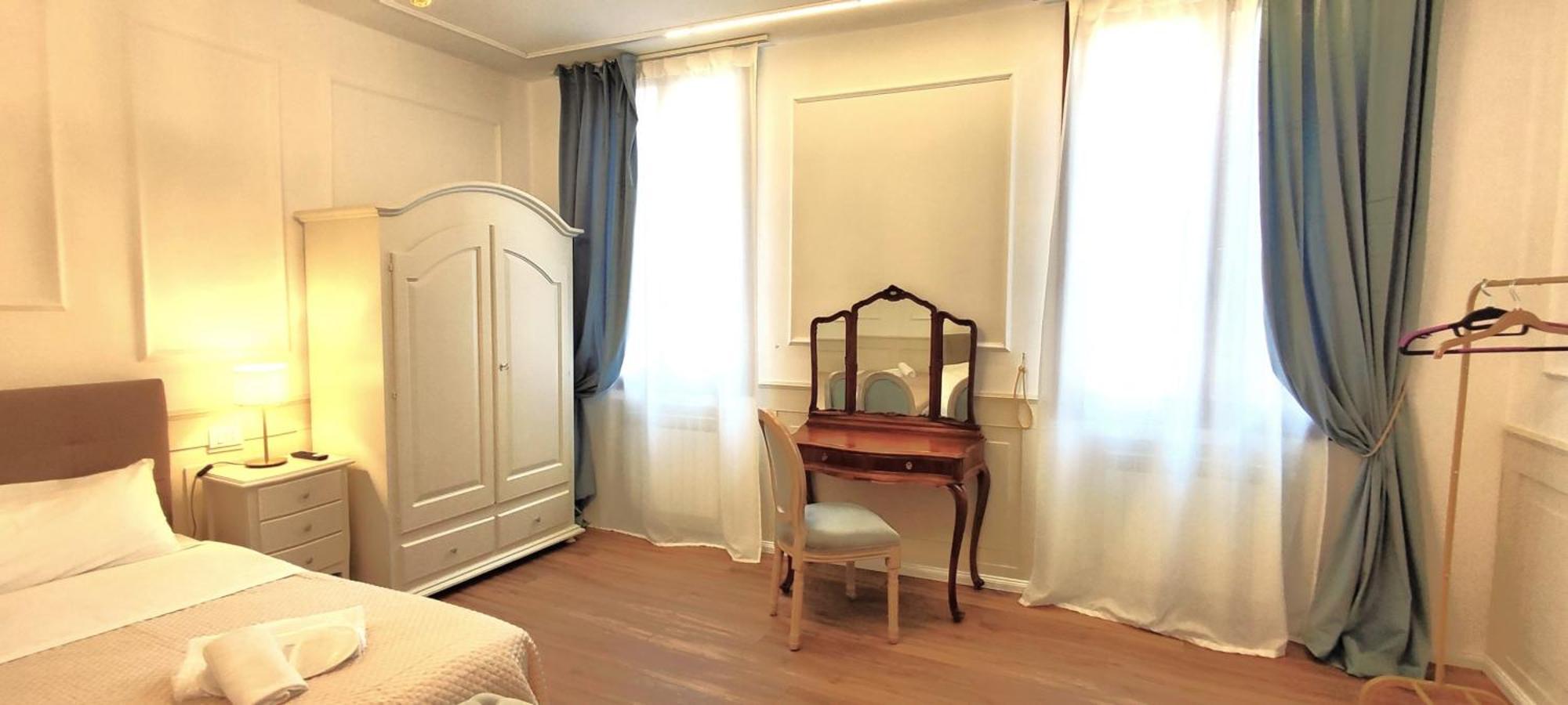 Oliver Twist In Apartment *