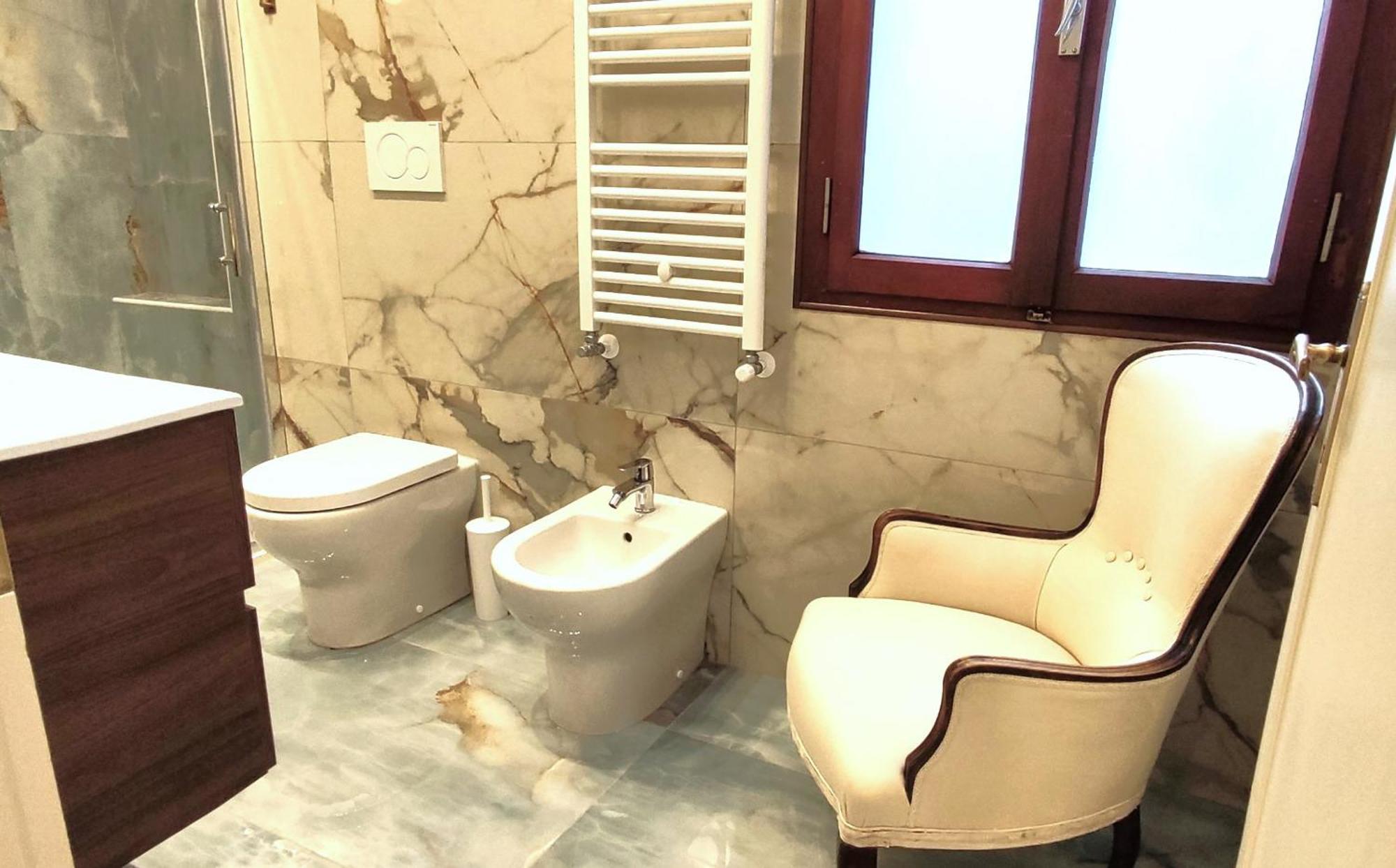 Oliver Twist In Apartment Venice